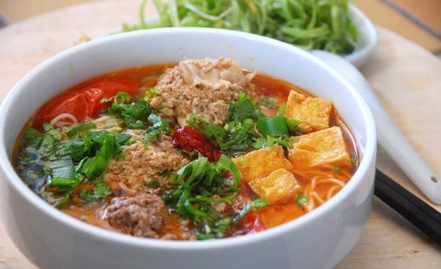 Le Figaro présente la street food vietnamienne avec «huit merveilles à déguster à Hanoï»