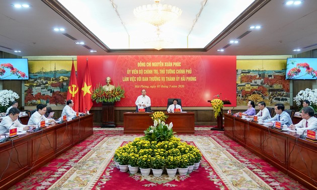 Nguyên Xuân Phuc rappelle la double mission aux autorités de Hai Phong