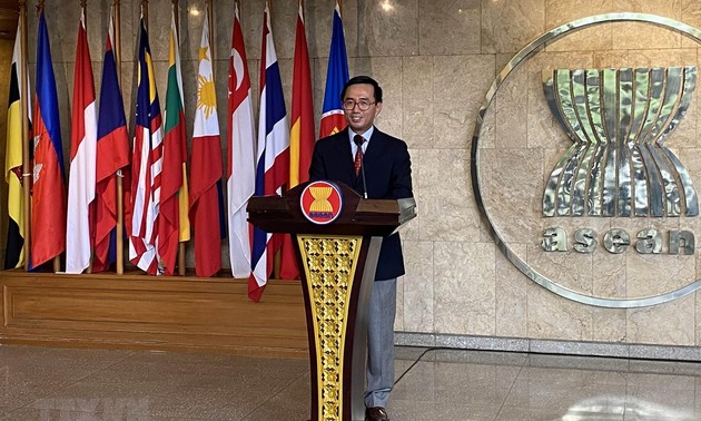 25 ans d’adhésion à l’ASEAN: le Vietnam, un membre actif et responsable