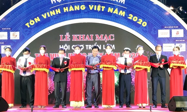 Hô Chi Minh-ville : Vernissage de la «Foire en l’honneur des produits vietnamiens 2020»