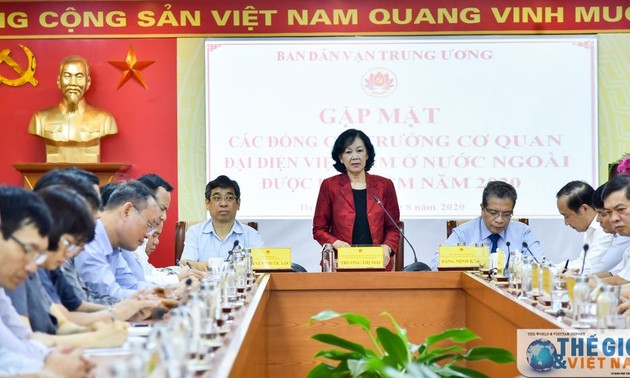 Rencontre avec de nouveaux ambassadeurs du Vietnam à l’étranger 