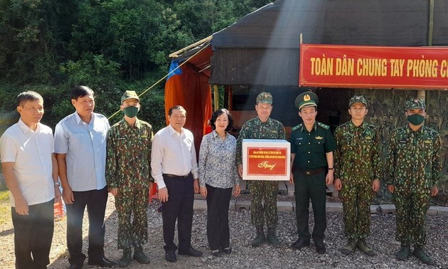 Cao Bang: Truong Thi Mai salue les efforts des gardes-frontières