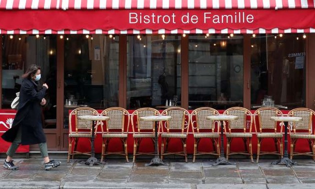 Covid-19 : Paris ferme ses bars pendant au moins 15 jours
