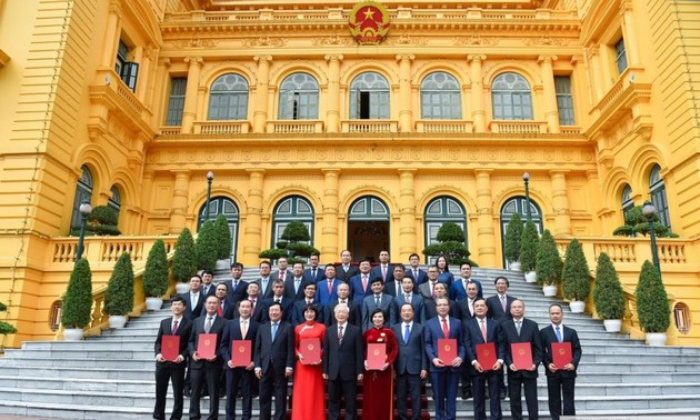 Nguyên Phu Trong nomme neuf nouveaux ambassadeurs vietnamiens