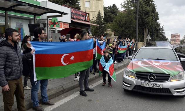 Haut-Karabakh: l'Azerbaïdjan affirme avoir pris une ville stratégique, l'Arménie dément