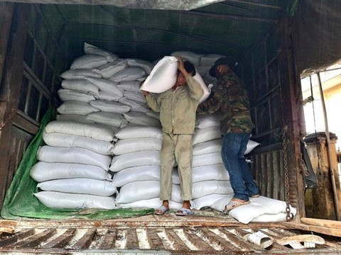 Le gouvernement fournit du riz aux provinces sinistrées
