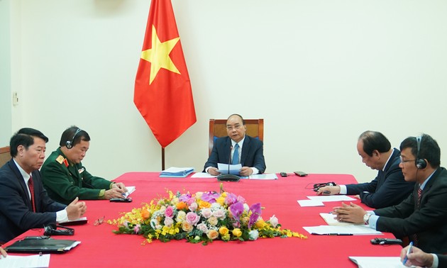 Nguyên Xuân Phuc et Hun Sen s’entretiennent au téléphone
