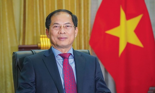 Colloque: «La diplomatie économique et le développement du Vietnam»