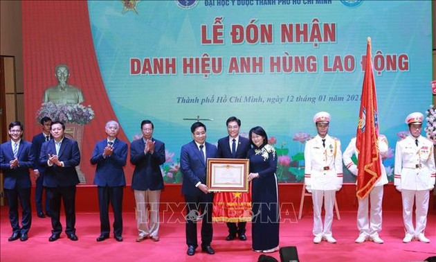 L’Université de médecine de Hô Chi Minh-ville devient Héros du Travail
