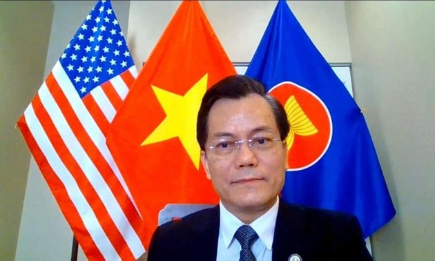 Entretien téléphonique entre l’ambassadeur Hà Kim Ngoc et le député Joaquin Castro