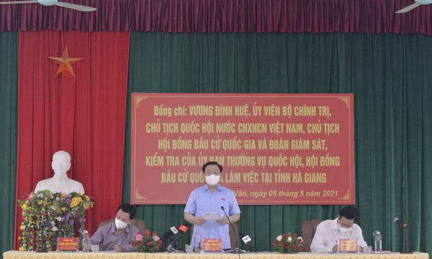 Législatives 2021: Vuong Dinh Huê examine les préparatifs dans la province de Hà Giang