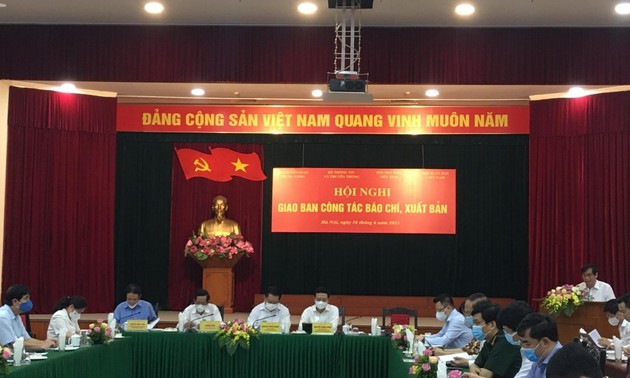 Nguyên Trong Nghia préside une conférence sur les activités des organes de presse et des éditions