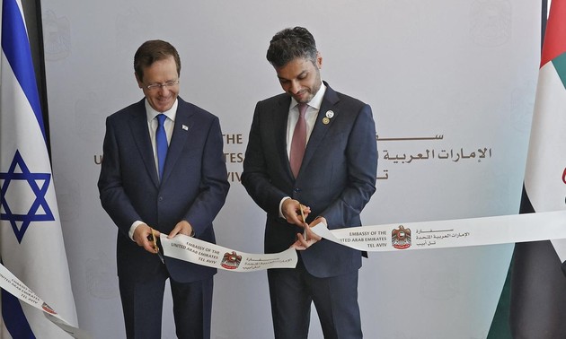 Les Émirats arabes unis ouvrent leur première ambassade en Israël
