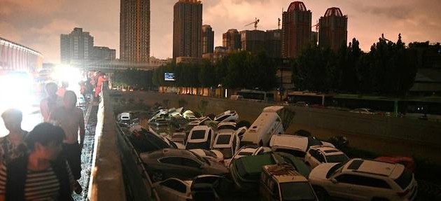 Inondations en Chine: la ville de Zhengzhou et son métro engloutis