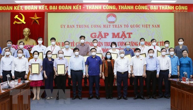 Vuong Dinh Huê plaide pour des soutiens matériels en faveur des participants à la lutte anti-Covid-19