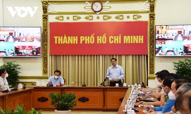 Pham Minh Chinh travaille avec les responsables de Hô Chi Minh-ville
