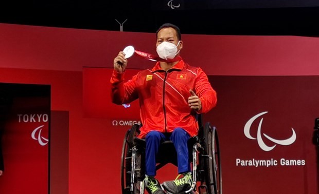 Jeux Paralympiques de Tokyo: une médaille d’argent pour l’haltérophile Lê Van Công