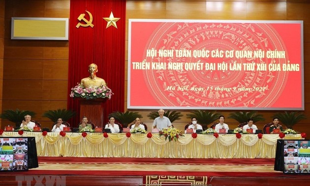 Nguyên Phu Trong dirige la Conférence nationale des organes chargés de la politique intérieure