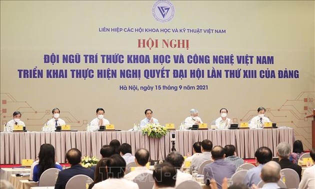 Conférence: Les scientifiques vietnamiens appliquent la Résolution du 13e Congrès national du Parti