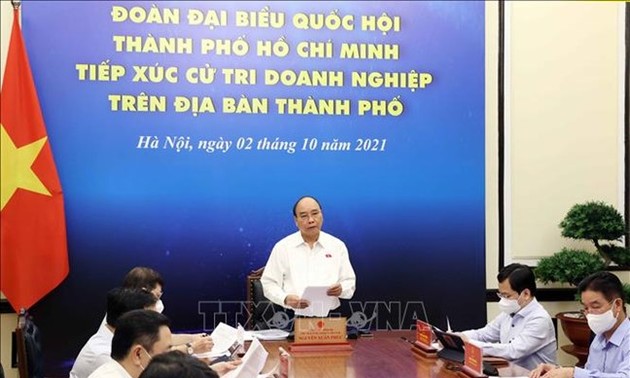 Nguyên Xuân Phuc rencontre des chefs d’entreprises de Hô Chi Minh-ville