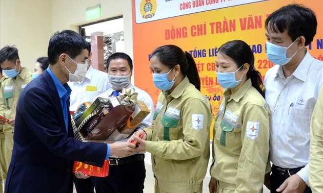 Hanoi: allocations à 10.000 travailleurs en difficulté à l’occasion du Têt 2022