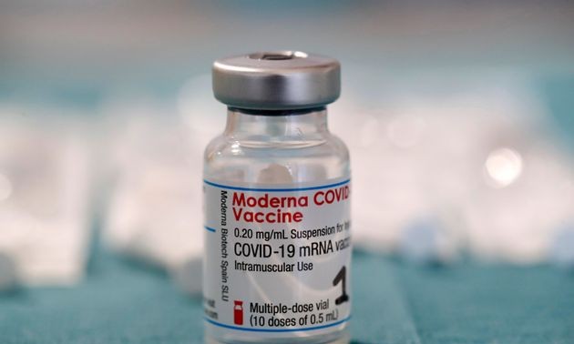 Covid-19: Moderna débute ses essais cliniques d'un rappel de vaccin contre Omicron