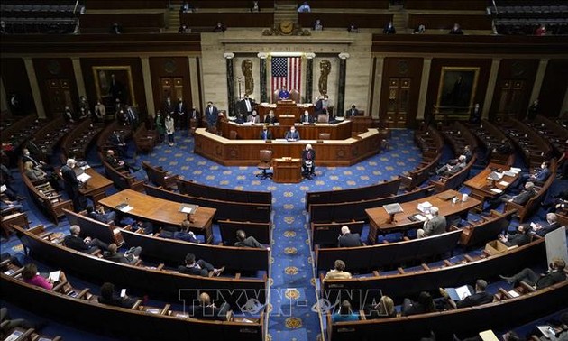 États-Unis: vote d’un budget fédéral incluant 14 milliards de dollars pour l’Ukraine