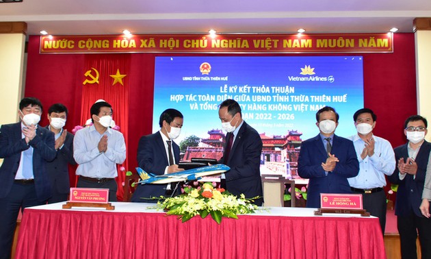Thua Thiên-Huê et Vietnam Airlines signent un accord de coopération touristique