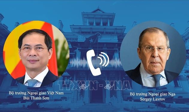 Bui Thanh Son s’entretient avec Sergei Lavrov au téléphone