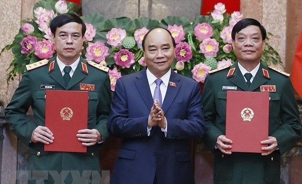 Deux officiers promus au grade de colonel général