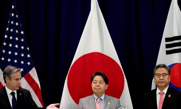 Réunion tripartite entre les chefs de la diplomatie américain, sud-coréen et japonais