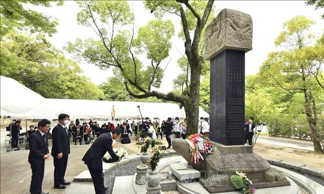 À Hiroshima, le chef de l'ONU dit que l'humanité “joue avec un pistolet chargé“