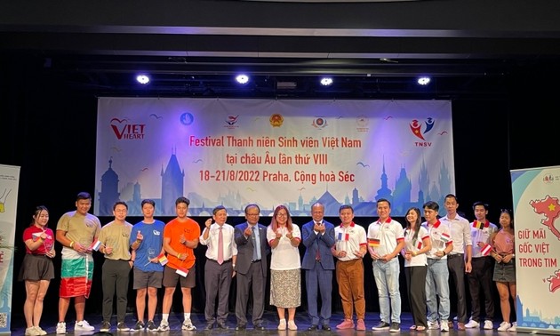 Ouverture du 8e festival des jeunes et des étudiants vietnamiens en Europe