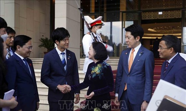 Truong Thi Mai reçoit les jeunes parlementaires du PLD japonais
