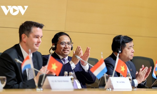 Pham Minh Chinh au Forum d’affaires Vietnam-Luxembourg