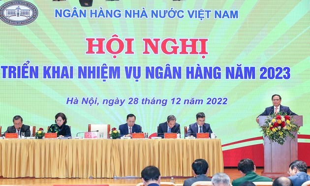Pham Minh Chinh: il faut absolument garantir la sécurité monétaire et la solvabilité du système bancaire