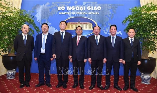 Le chef de la diplomatie vietnamienne reçoit le secrétaire du comité du PCC pour le Guangxi