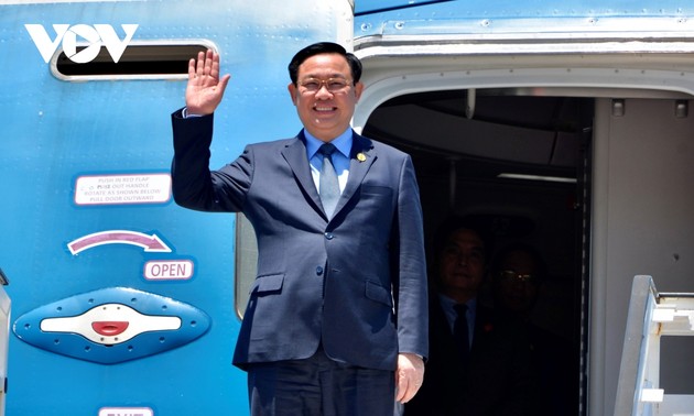 Vuong Dinh Huê entame sa visite officielle à Cuba
