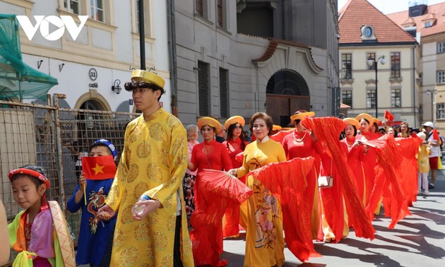 Les couleurs vietnamiennes au festival des minorités ethniques tchèques