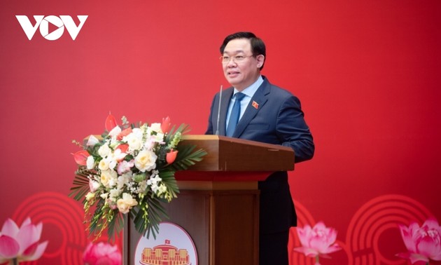 Vuong Dinh Huê: «La presse doit s’impliquer dans l’édification d’un État de droit socialiste du Vietnam»