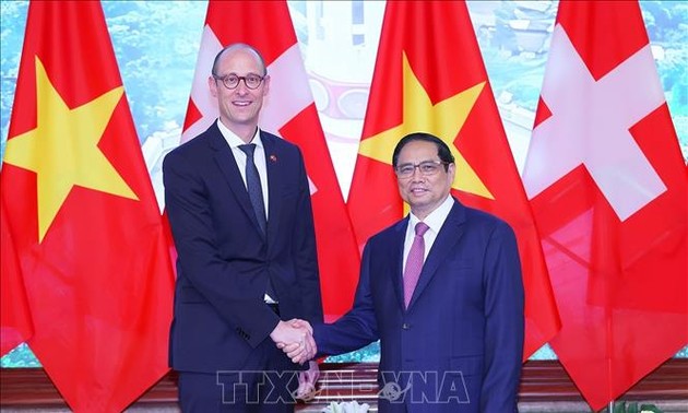 Pham Minh Chinh reçoit le président du Conseil national suisse