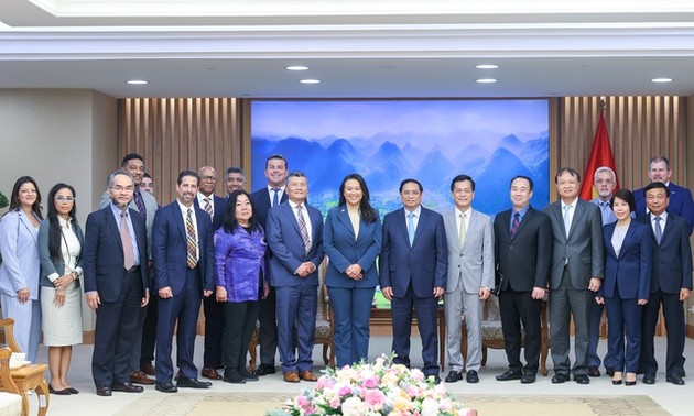 Pham Minh Chinh reçoit une délégation d’officiels et d’hommes d’affaires de la Californie