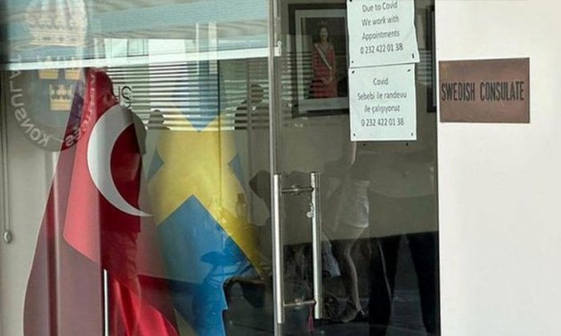 Attaque contre un consulat honoraire de Suède en Turquie: une employée turque blessée