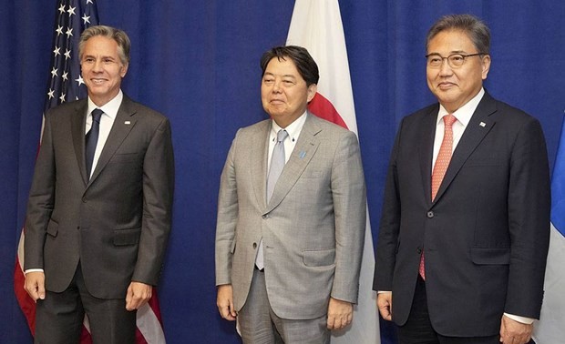 Réunion virtuelle entre chefs des diplomaties sud-coréenne, américaine et japonaise à l’approche du sommet trilatéral