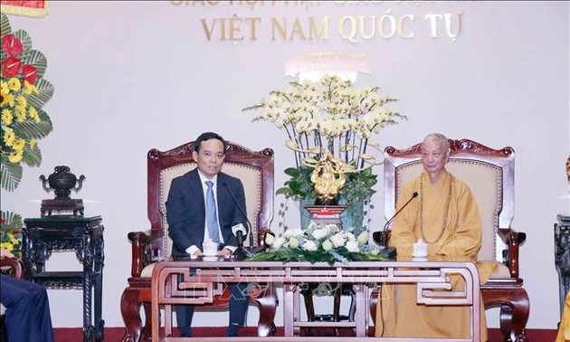 Trân Luu Quang rend visite aux dignitaires bouddhiques de Hô Chi Minh-ville