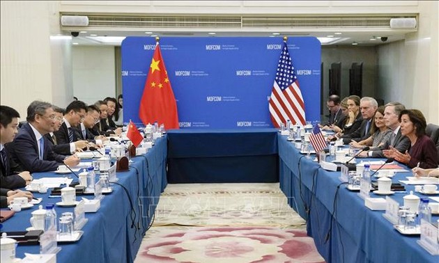 Rencontre à Pékin des ministres américaine et chinois du Commerce pour une “coordination économique"