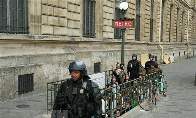 Fausses alertes à la bombe: La France renforce la sécurité