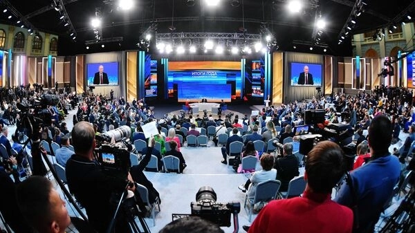 Dialogue virtuel entre le président russe et la population lors d’un échange avec les médias