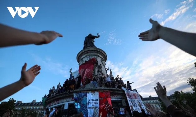 Législatives en France: le NFP arrive en tête, Gabriel Attal annonce sa démission