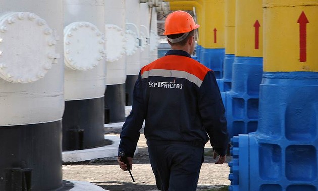 «Газпром» возобновил поставку газа на Украину